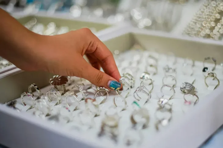 Update Harga Emas Perhiasan 24K Hari Ini 15 Juli 2026: Turun Jadi Rp2,250 Juta per Gram – Eandy Network